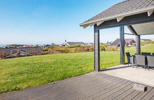 Ronde House | 10 person holiday home in Rønde-By Traum