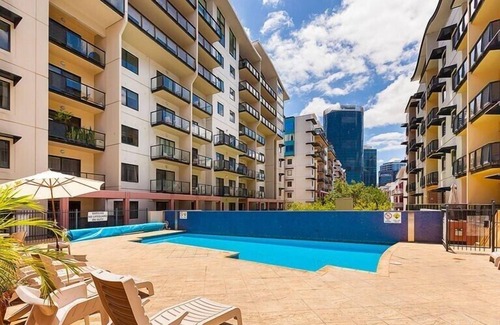 Perth Central Business District Apartment | 10 Relaxing Resort Pkg+Pool+Gym 2BR 2BA