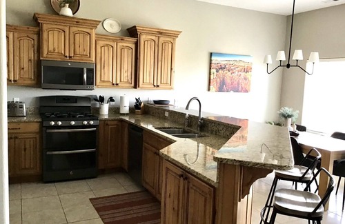 Kanab House | 10-Star Rated Vacation Home, centrally located to 10-Star Mother Nature