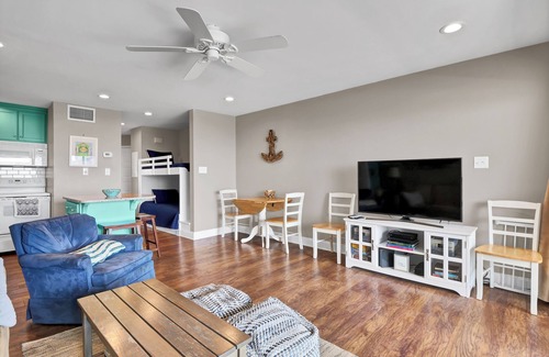 Wilmington Beach Condo | 10 steps away till sand in your toes on the ocean front in Carolina Beach, NC.