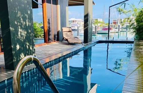 Airlie Beach House | 10 The Cove - Airlie Beach Waterfront Luxury