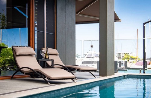 Airlie Beach House | 10 The Cove - Airlie Beach Waterfront Luxury