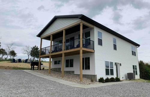 Williamstown House | 100 Acre Relaxing Retreat Near Ark- The Farmhouse