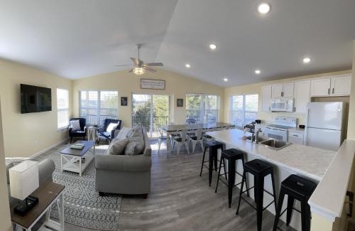 Williamstown House | 100 Acre Relaxing Retreat Near Ark- The Farmhouse