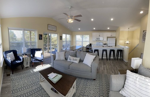 Williamstown House | 100 Acre Relaxing Retreat Near ARK- The Farmhouse
