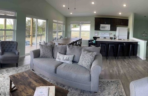 Jonesville House | 100 Acre Relaxing Retreat Near ARK- The Woodlands
