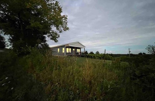 Williamstown Cottage | 100 Acre Relaxing Retreat Near ARK - The Cottage