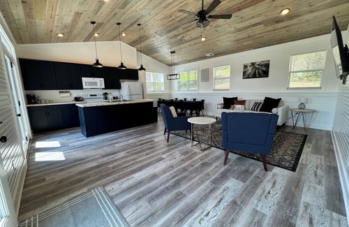 Dry Ridge House | 100 Acre Relaxing Retreat Near ARK- The Cabin