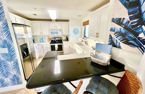 Pensacola Beach Condo | 100% Best SUNSETS - Walk 2 Beach -Clean Park & Chill, KING Bed, pool, beach toys