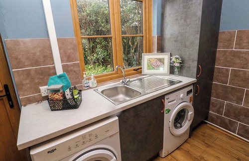 Cwm-twrch Isaf Cottage | 100 Cwmphil Road