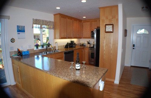 Eugene House | 100+ Five Star reviews! Central location! Value! Guest Favorite!