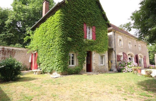 Saint-Parize-le-Chatel House | 100 m² House ∙ 2 bedrooms ∙ 8 guests