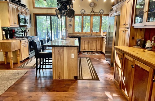 Swanton House | 100' Lakefront on Green Glade w/Private Dock, Pickleball, kayaks, A/C, 12 guest