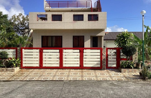 Silang Junction North House | 100 m² House ∙ 4 bedrooms ∙ 25 guests