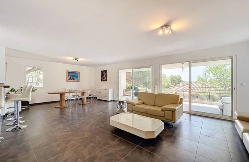 La Cadiere-d'Azur Apartment | 100 m² Apartment ∙ 3 bedrooms ∙ 6 guests