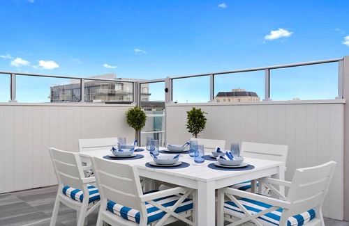 Port Melbourne Apartment | 100 m² Apartment ∙ 2 bedrooms ∙ 4 guests