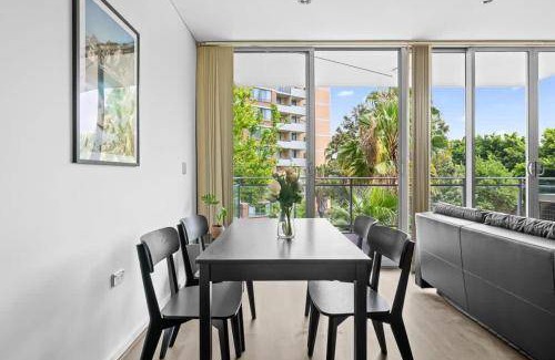 Strathfield Apartment | 100 m² Apartment ∙ 2 bedrooms ∙ 6 guests