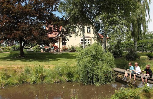 Drochtersen Apartment | 100 m² Apartment ∙ 4 bedrooms ∙ 6 guests