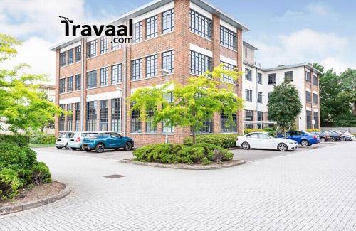 Rushmoor District Apartment | 100 m² Apartment ∙ 2 bedrooms ∙ 6 guests