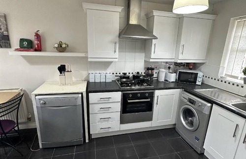Broadheath Apartment | 100 m² Apartment ∙ 3 bedrooms ∙ 6 guests