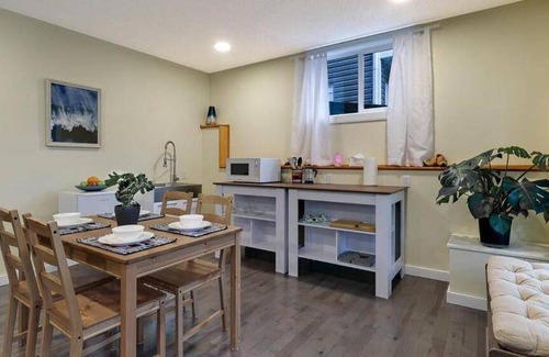 Cochrane Apartment | 100 m² Apartment ∙ 1 bedroom ∙ 4 guests