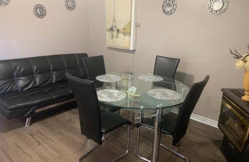 Grimsby Apartment | 100 m² Apartment ∙ 2 bedrooms ∙ 5 guests