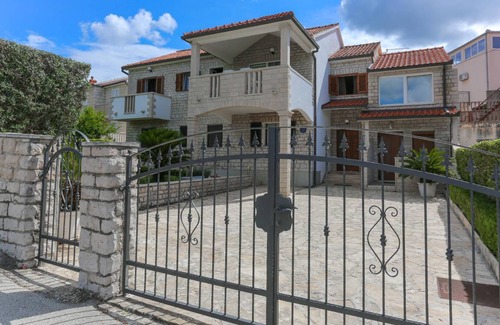 Supetar Apartment | 100 m² Apartment ∙ 3 bedrooms ∙ 6 guests