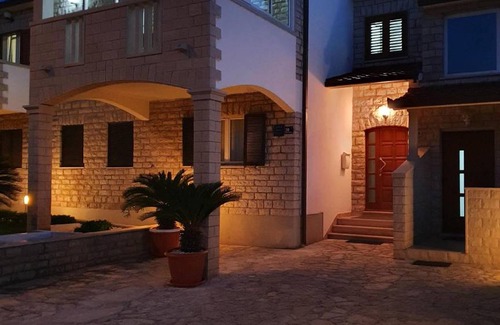 Supetar Apartment | 100 m² Apartment ∙ 3 bedrooms ∙ 6 guests