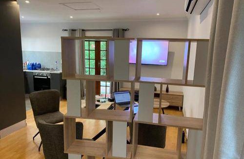 Pinelands Apartment | 100 m² Apartment ∙ 4 bedrooms ∙ 8 guests