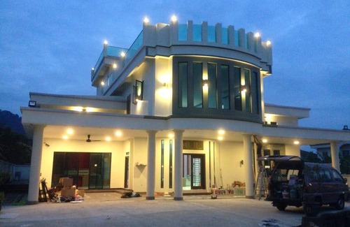 Larut House | 100 m² Bungalow ∙ 5 bedrooms ∙ 18 guests