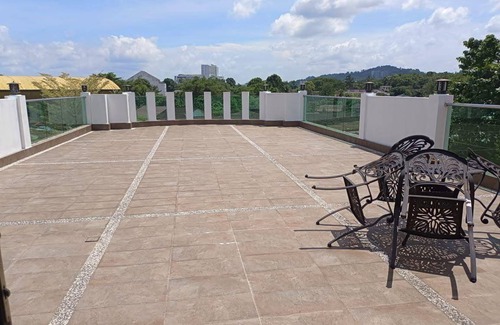 Larut House | 100 m² Bungalow ∙ 5 bedrooms ∙ 18 guests