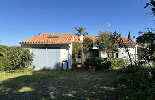 Sainte-Marie-de-Re House | 100 m² House ∙ 3 bedrooms ∙ 5 guests
