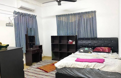 Kawasan Perindustrian Chendering House | 100 m² House ∙ 6 bedrooms ∙ 10 guests