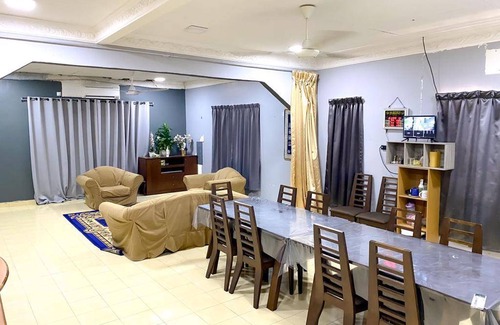 Kawasan Perindustrian Chendering House | 100 m² House ∙ 6 bedrooms ∙ 10 guests