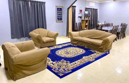 Kawasan Perindustrian Chendering House | 100 m² House ∙ 6 bedrooms ∙ 10 guests