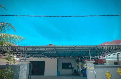 Kawasan Perindustrian Chendering House | 100 m² House ∙ 6 bedrooms ∙ 10 guests