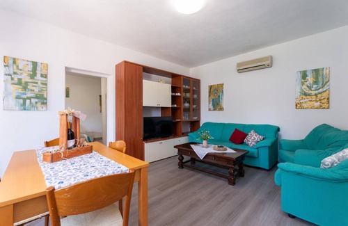 Obrovac House | 100 m² House ∙ 3 bedrooms ∙ 8 guests