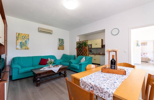 Obrovac House | 100 m² House ∙ 3 bedrooms ∙ 8 guests