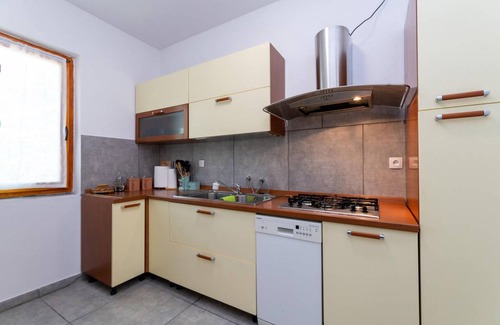 Obrovac House | 100 m² House ∙ 3 bedrooms ∙ 8 guests