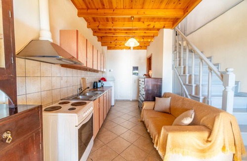 Chlomos House | 100 m² House ∙ 2 bedrooms ∙ 4 guests