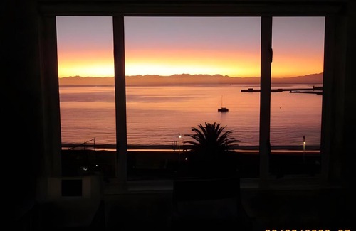 Redhill House | 100 m² House ∙ 2 bedrooms ∙ 4 guests
