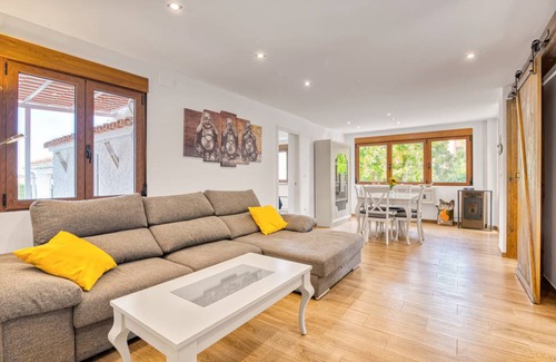Macastre House | 100 m² House ∙ 3 bedrooms ∙ 9 guests