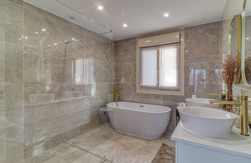 Saint-Pol-sur-Mer House | 100 m² House ∙ 3 bedrooms ∙ 4 guests