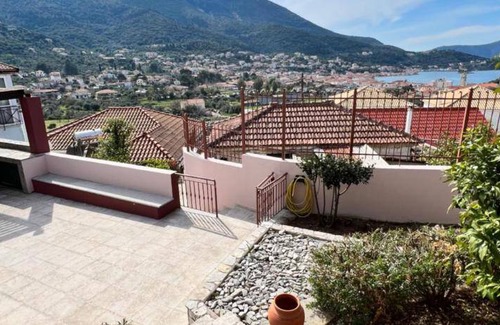 Vathy House | 100 m² House ∙ 3 bedrooms ∙ 6 guests