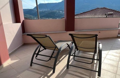 Vathy House | 100 m² House ∙ 3 bedrooms ∙ 6 guests