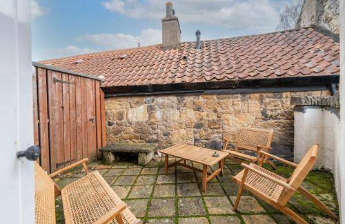 Falkland House | 100 m² House ∙ 4 bedrooms ∙ 10 guests