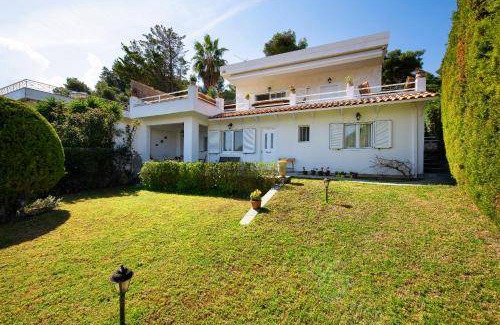 Oropos House | 100 m² House ∙ 4 bedrooms ∙ 8 guests