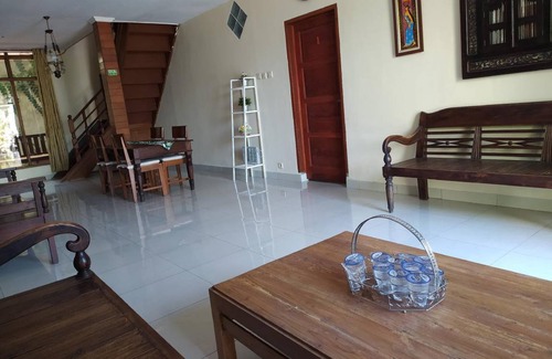 Ciumbuleuit House | 100 m² House ∙ 4 bedrooms ∙ 8 guests