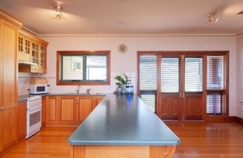 Angaston House | 100 m² House ∙ 5 bedrooms ∙ 12 guests