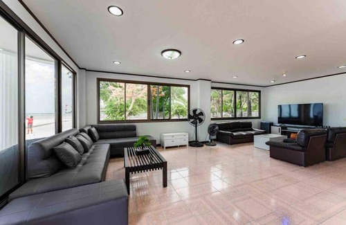 Bang Kao House | 100 m² House ∙ 5 bedrooms ∙ 15 guests